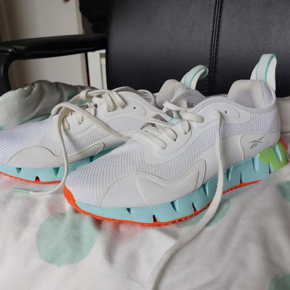 Reebok Zig Dynamica White and Mint Sneakers - Picture 1 of 5